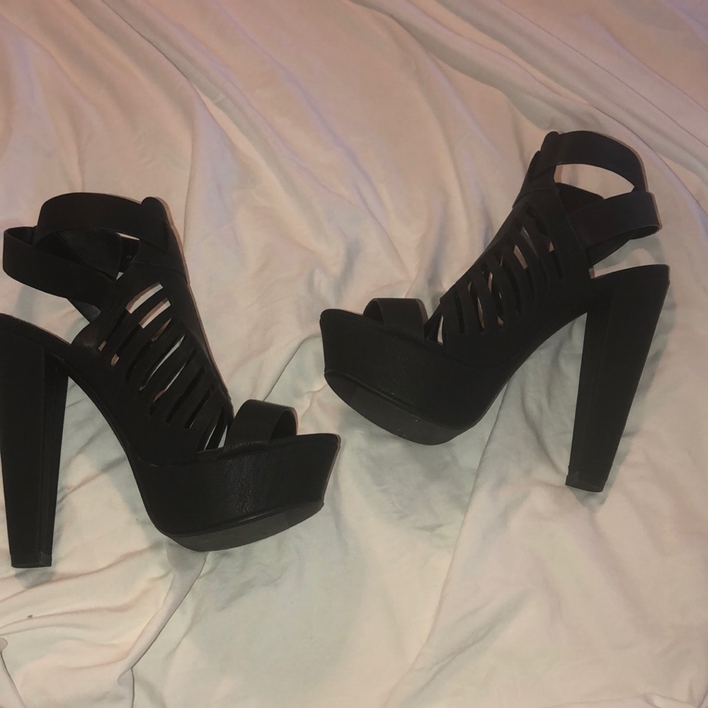Black Pumps